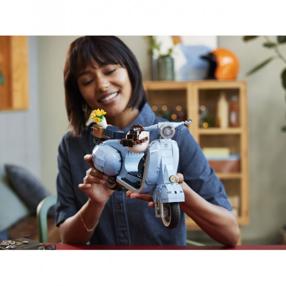 Конструктор LEGO Коллекционные наборы 10298 Vespa 125 в Сочи